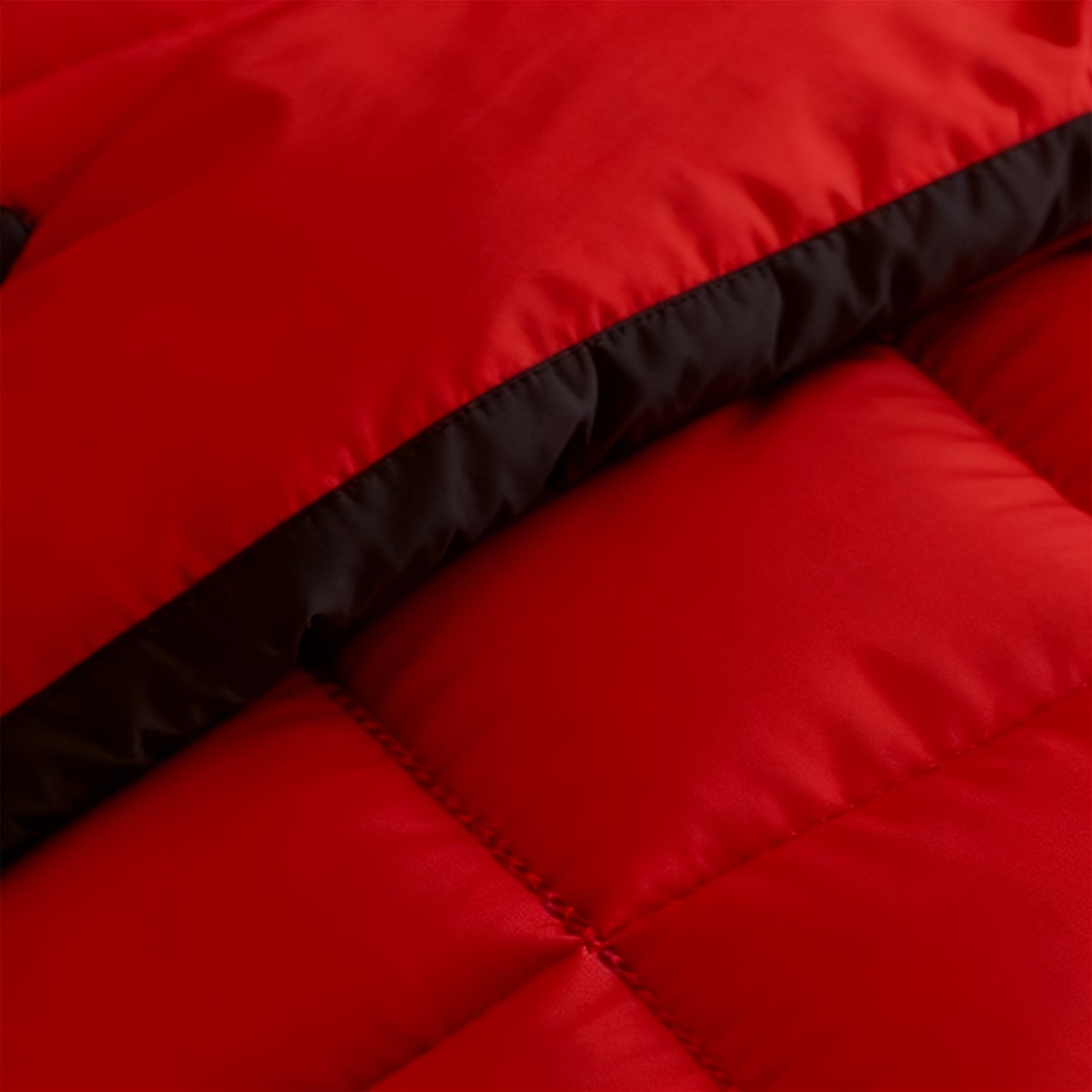 Set Selimut 3pcs Merah/Hitam Ukuran Queen - Set Selimut Nyaman untuk Semua Musim, Termasuk 1 Selimut, 1 atau 2 Sarung Bantal, Selimut Jahitan Kotak Berkualitas Hotel, Dapat Dicuci dengan Mesin, Hadiah Natal yang Cocok untuk Teman dan Keluarga