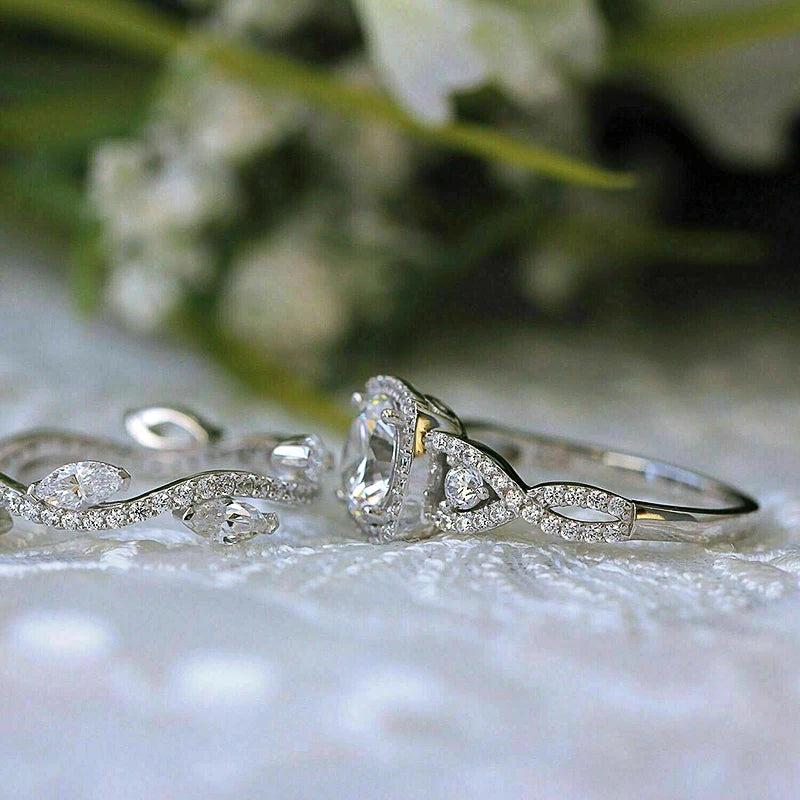 Huitan 2 Pcs/Set Cincin Wanita Gaya Segar Warna Perak Aksesoris untuk Pernikahan Ulang Tahun Perhiasan Estetik Hadiah Bertatahkan CZ Mengkilap