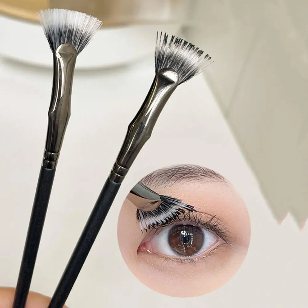 Mascara Applicator Angled Fan-Shaped Eyelash Brush Fine Professional Mascara Fan Brush Soft Wooden Handle Makeup Tool