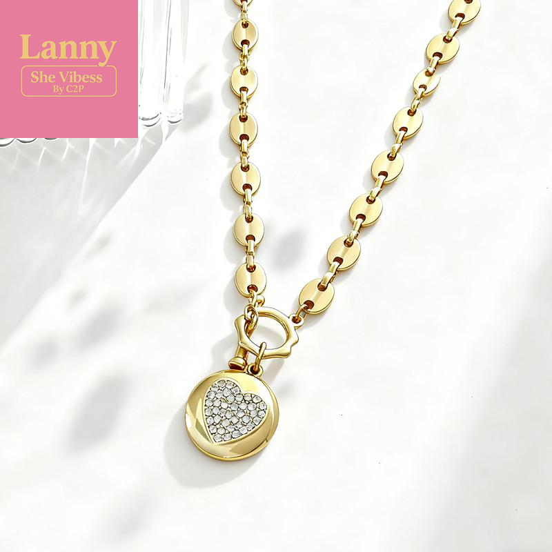 Retro Light Luxury Temperament OT Buckle Women'S Necklace, Heart-Shaped Fashion Design Clavicle Chain