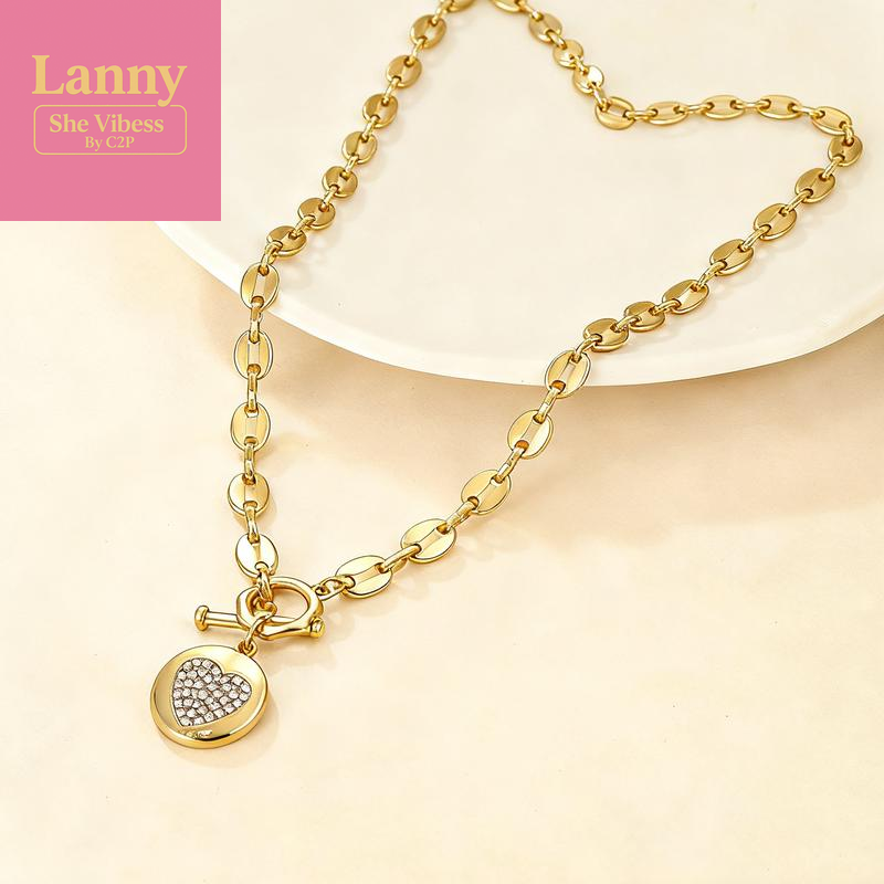 Retro Light Luxury Temperament OT Buckle Women'S Necklace, Heart-Shaped Fashion Design Clavicle Chain