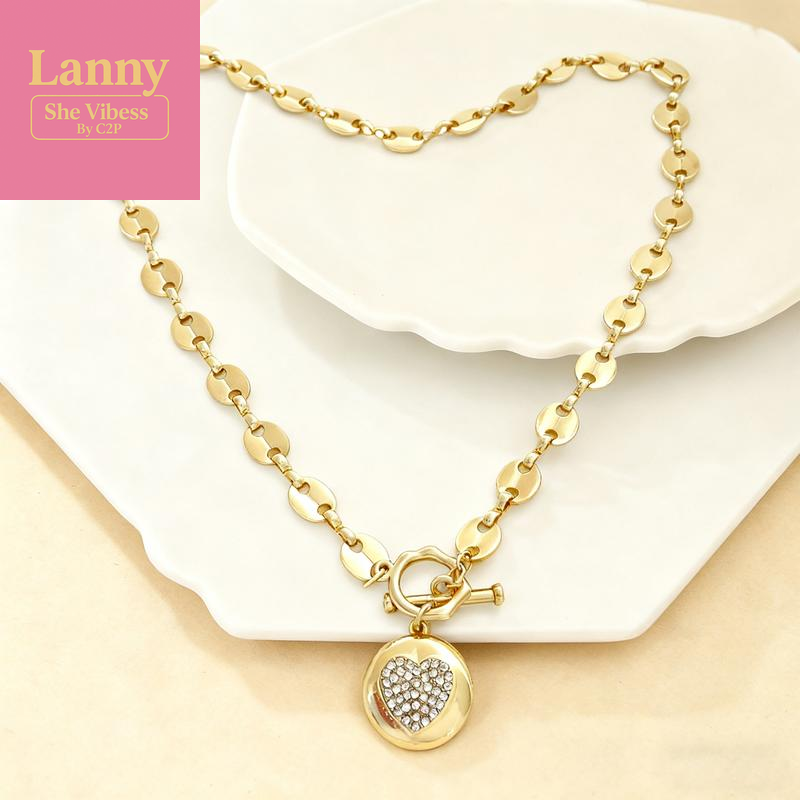 Retro Light Luxury Temperament OT Buckle Women'S Necklace, Heart-Shaped Fashion Design Clavicle Chain