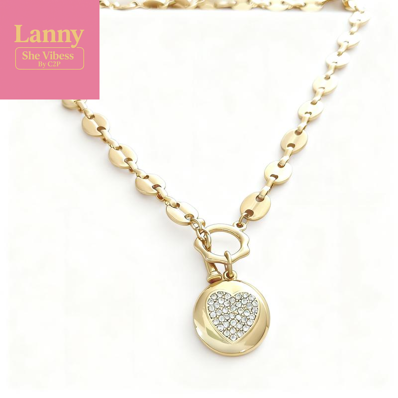 Retro Light Luxury Temperament OT Buckle Women'S Necklace, Heart-Shaped Fashion Design Clavicle Chain